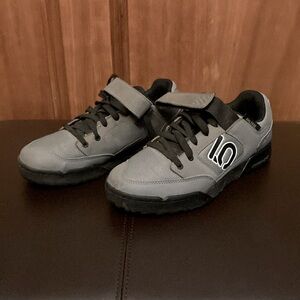 Five Ten Maltese Falcon clipless bicycle shoes US size 9